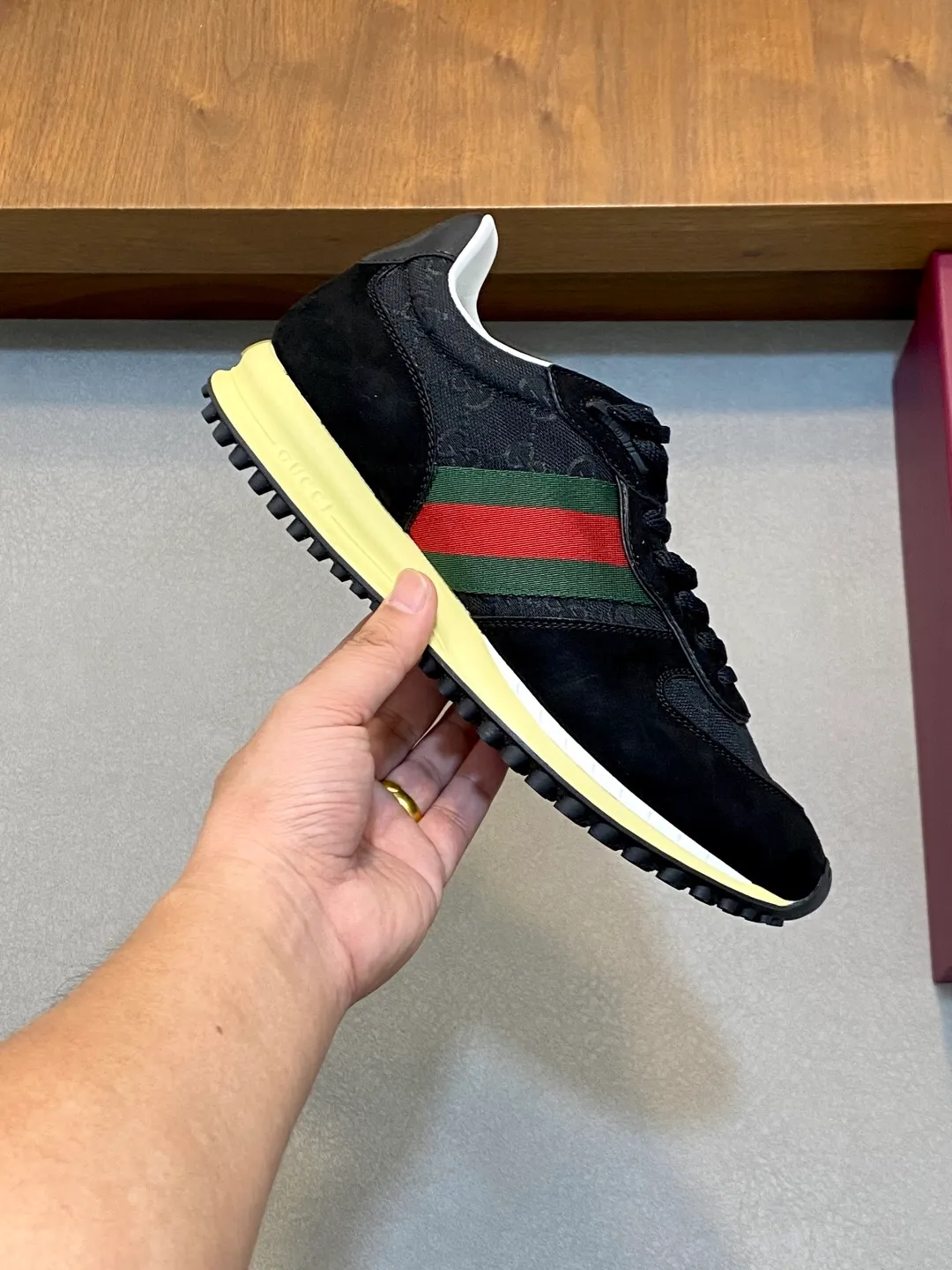 Men's shoes 💰660 [Gucci] Gucci - high-end quality original order 👩🏻‍❤️‍👨🏻 couple wear 🔍🔍🔍 casual sports shoes - upper: 🔝 suede calfskin, shoe body brand totem cloth. brand webbing, tongue. heel. air pressure brand logo - lining: water-dyed sheepskin -Outsole: ultra-light TPU foam·TR rubber; two-color molded outsole -Ultra-high quality control·fine workmanship: highlighted (high-end·exquisite·class) -Size: same style for men and women 36-44 (female 35, 40, male 45, 46 can be customized)·